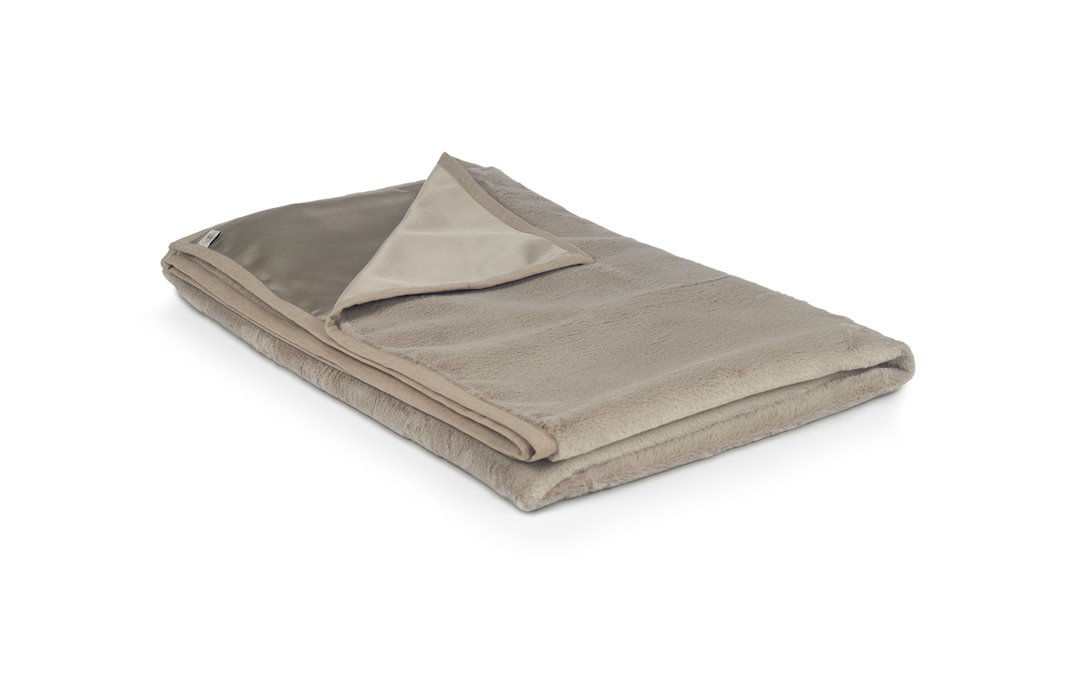 Mrs.Me coverlet Brush Taupe web